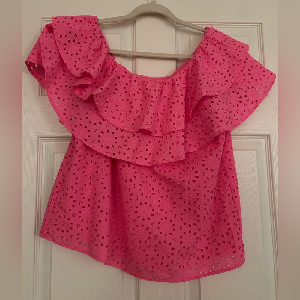 Lilly Pulitzer cotton blouse. On or off the shoulder. Smoke free home.